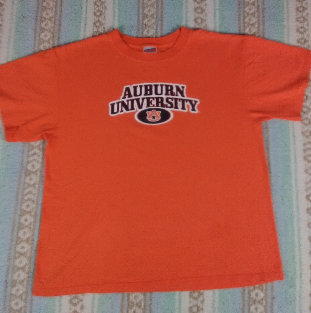 AUBURN TIGERS GRAPHIC TEE SHIRT VINTAGE SIZE MEDIUM